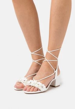 Budget 🌟 Anna Field Sandals - White 😍