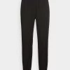 Best deal ⌛ Anna Field WOVEN JOGGER - Tracksuit Bottoms - Black ✨ 8 Best deal ⌛ Anna Field WOVEN JOGGER - Tracksuit Bottoms - Black ✨ -My Luxe Wardrobe Sales Store 2e68c5a7e4e64791bd8ff600e21be547