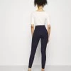 Buy 𧨠Anna Field Punto Leggings With Button Detail - Leggings - Trousers - Dark Blue π 8 Buy 𧨠Anna Field Punto Leggings With Button Detail - Leggings - Trousers - Dark Blue π -My Luxe Wardrobe Sales Store 6a6a1fb3054d400dba65f09e4aedb3ad