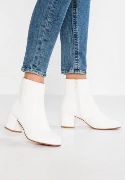 Brand new ❤️ Anna Field Ankle Boots - White 😉