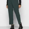 Wholesale ✔️ Anna Field BASIC BUSSINESS PANTS WITH PINTUCKS - Trousers - Dark Green ✨