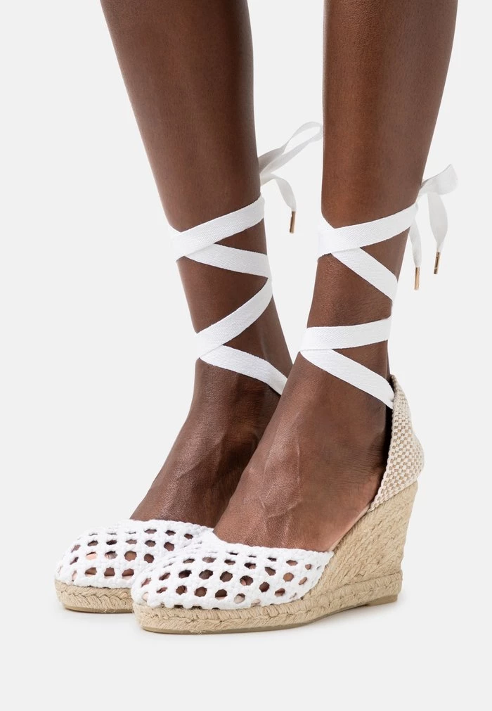 Deals π Anna Field Platform Sandals - White π€© 1 Deals π Anna Field Platform Sandals - White π€©