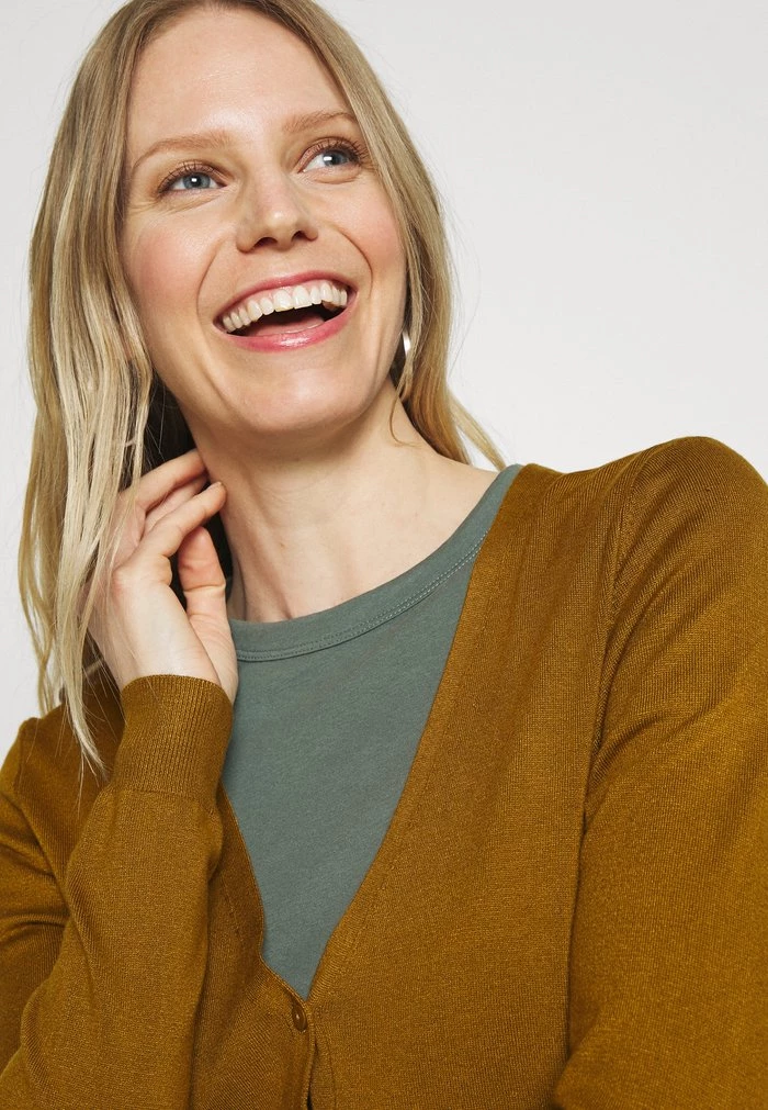 Best Pirce βοΈ Anna Field BASIC V-NECK CARDIGAN - Cardigan - Light Brown π₯ 4 Best Pirce βοΈ Anna Field BASIC V-NECK CARDIGAN - Cardigan - Light Brown π₯ - Image 4