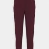 Flash Sale 🎉 Anna Field Slim Fit Business Trousers - Trousers - Dark Red ⌛ -My Luxe Wardrobe Sales Store f446b68682814518b0bf1803da8fe671