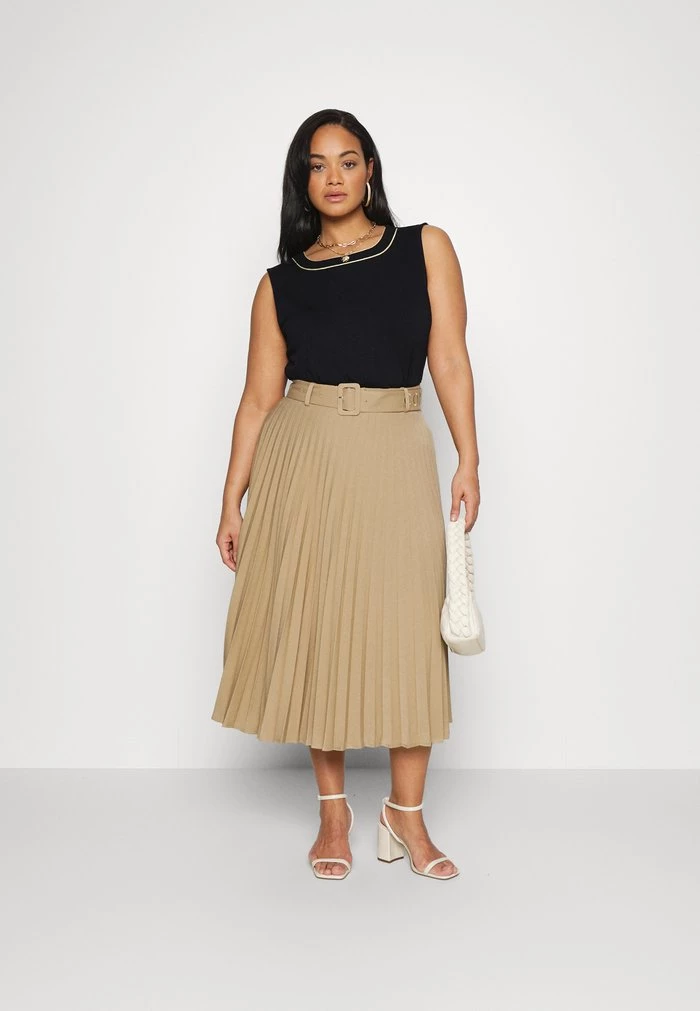 Brand new π€© Anna Field Top - Black β 2 Brand new π€© Anna Field Top - Black β - Image 2