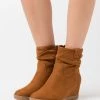Cheapest ❤️ Anna Field WINTER BOOTIES HAWAI - Wedge Ankle Boots - Cognac 😀